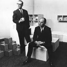 William Graatsma (links) en Jan Slothouber temidden van hun ontwerpen, tentoonstelling J. Slothouber, W. Graatsma, cubische transparante dozen, Stedelijk Museum, Amsterdam, 1 juni- 2 juni, 1967.