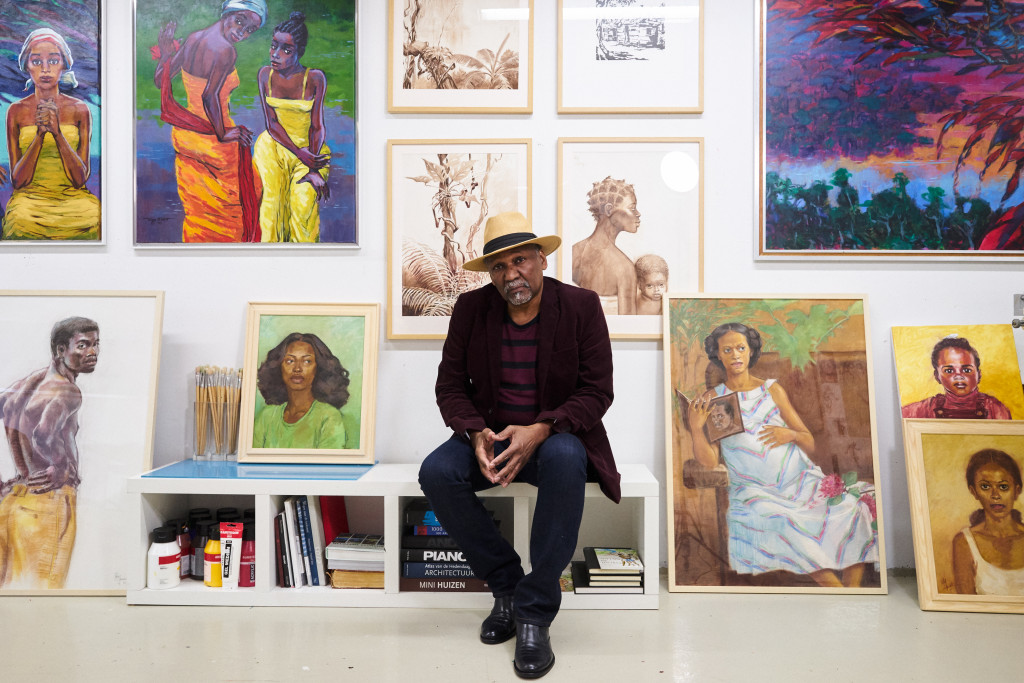 Kunstenaar en bruikleengever Wilgo Elshot in zijn atelier. Foto: Tomek Dersu Aaron