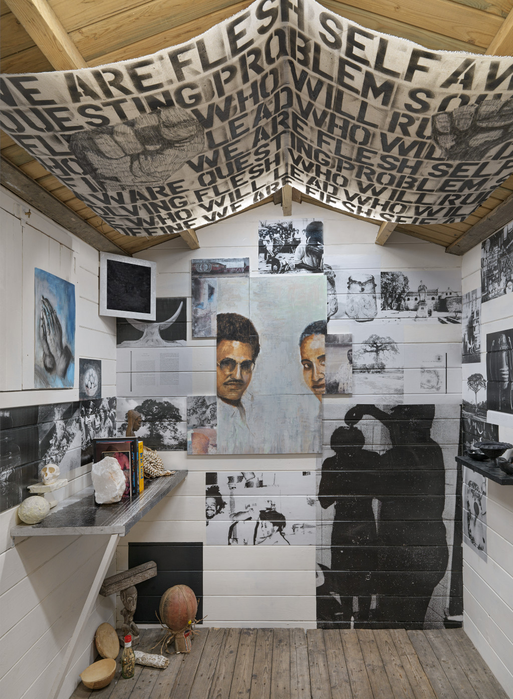Iris Kensmil, In mijn Vaders Huis, 2022 - detail, Installation view 'When Things Are Beings' Photo GJ van Rooij.