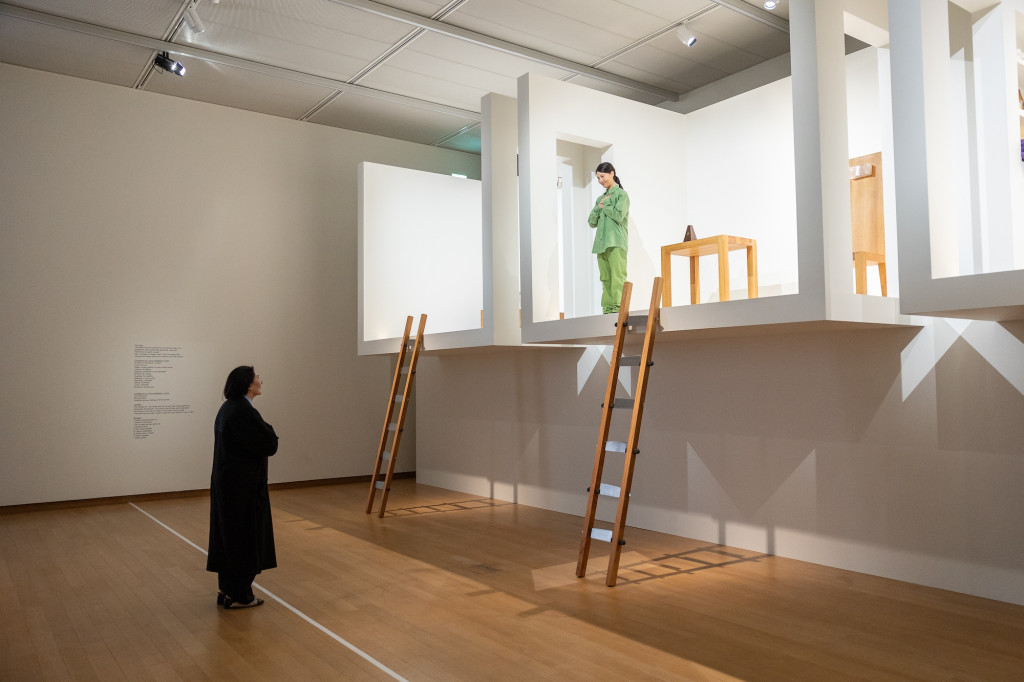 foto van Marina en Jia-Yu tijdens de start van the performance The House with the Ocean View