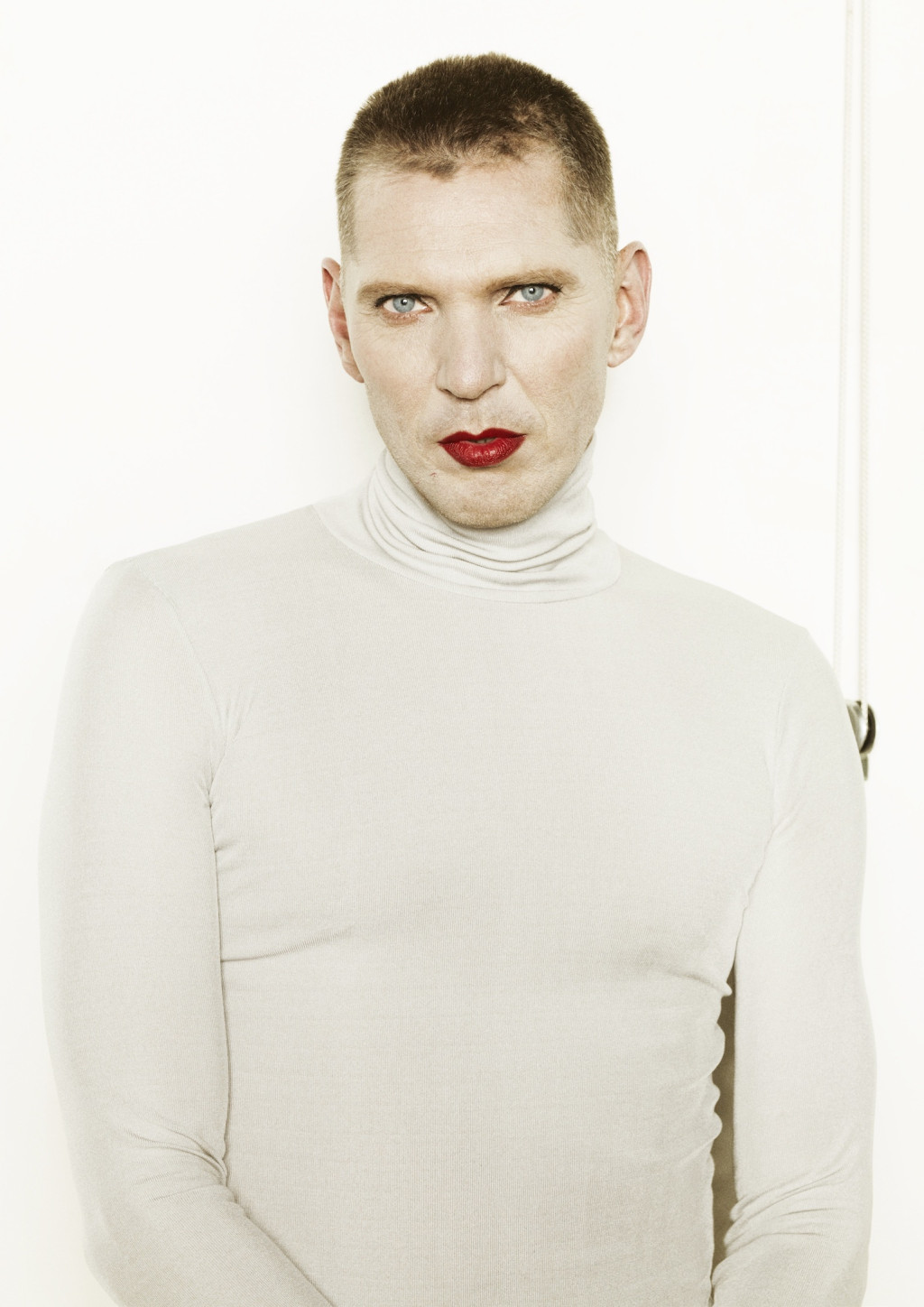 Photo of Erwin Olaf with red lips 