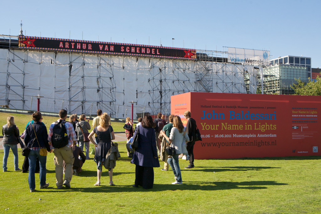 John Baldessari, Your Name In Lights, Stedelijk Museum ism. Holland Festival, 2011. Foto Ernst van Deursen