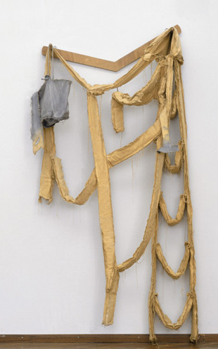 Claes Oldenburg, 'Soft Ladder, Hammer, Saw, and Bucket', 1967, canvas, schuimrubber, verf en hout, 244 x 137 x 61 cm, Stedelijk Museum Amsterdam. © Claes Oldenburg and Coosje van Bruggen, 2005