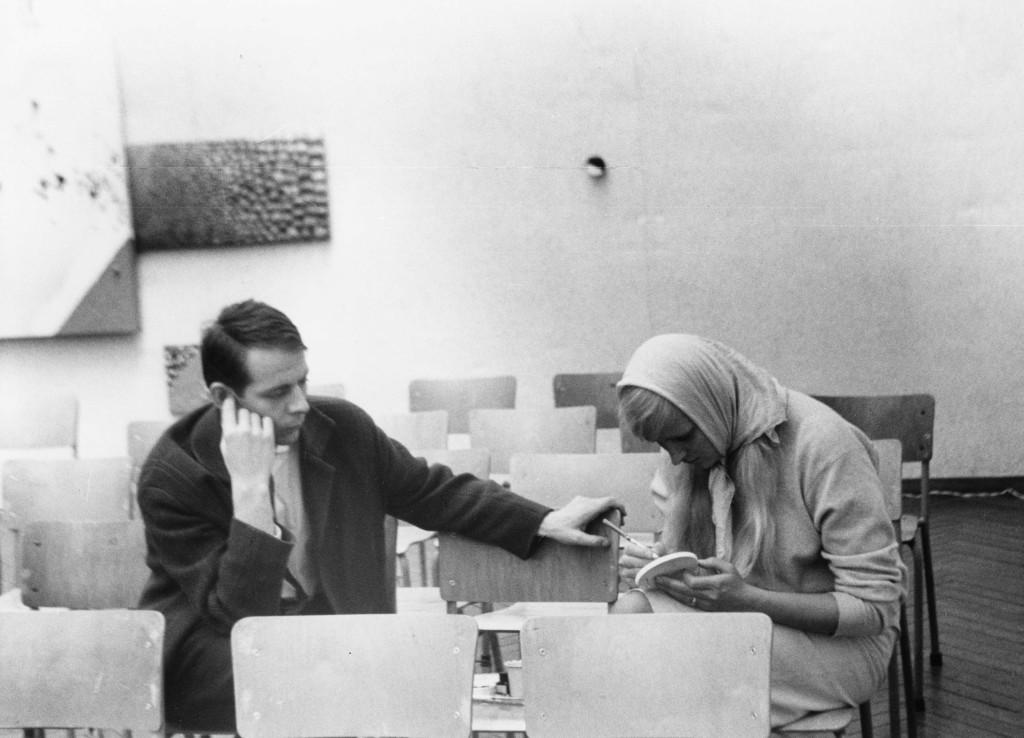 zwartwit foto van Karl Heinz Stockhausen links en Mary Bauermeister rechts