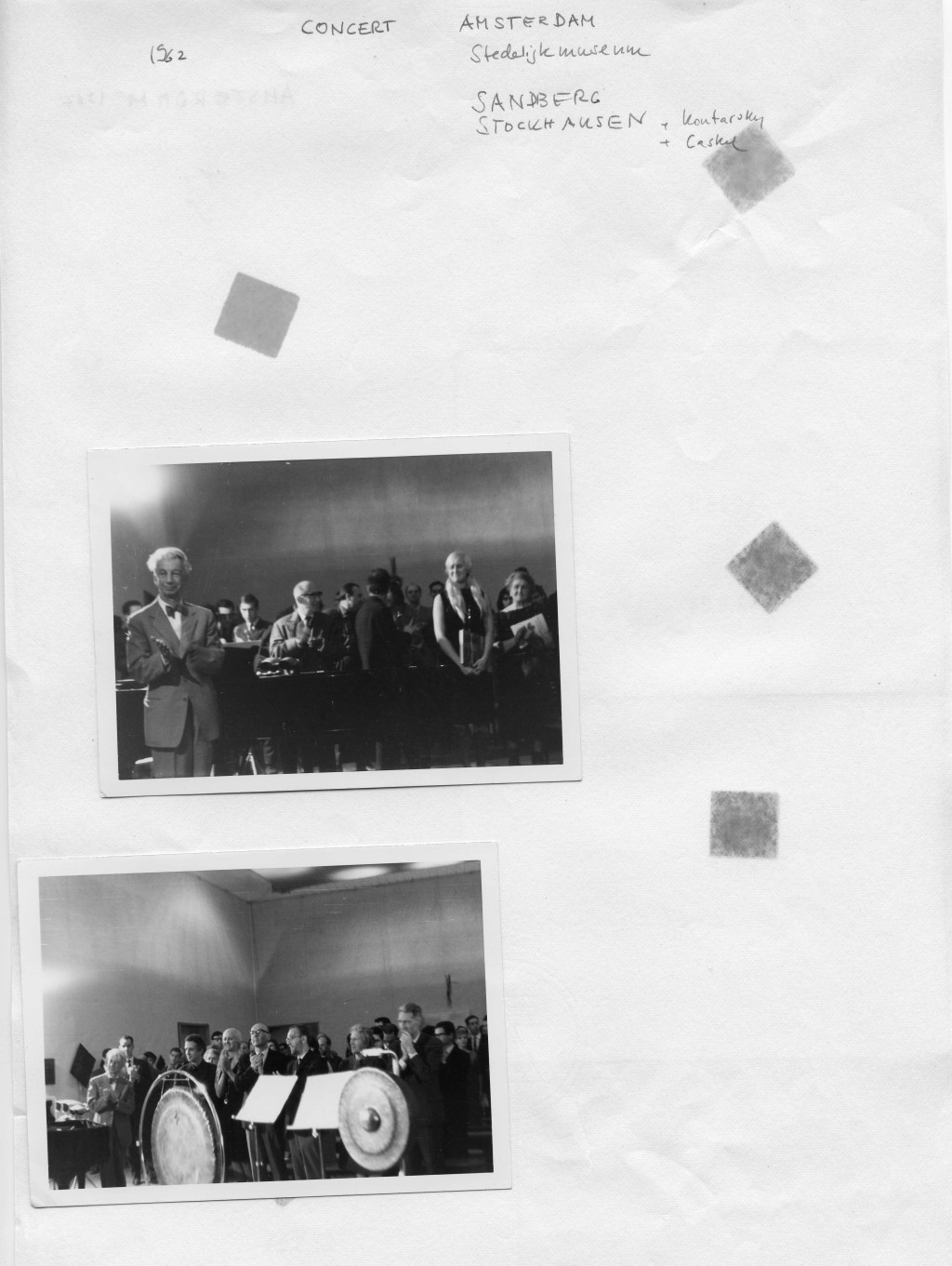 scan van verschillende zwartwit foto's tijdens voorbereiding/opening van de tentoonstelling