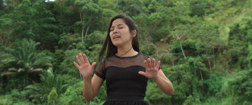 Bárbara Wagner & Benjamin de Burca, Terremoto Santo / Holy Tremor, 2017, videostill,  © Bárbara Wagner & Benjamin de Burca. Courtesy: Fortes D’Aloia & Gabriel, São Paulo/Rio de Janeiro.