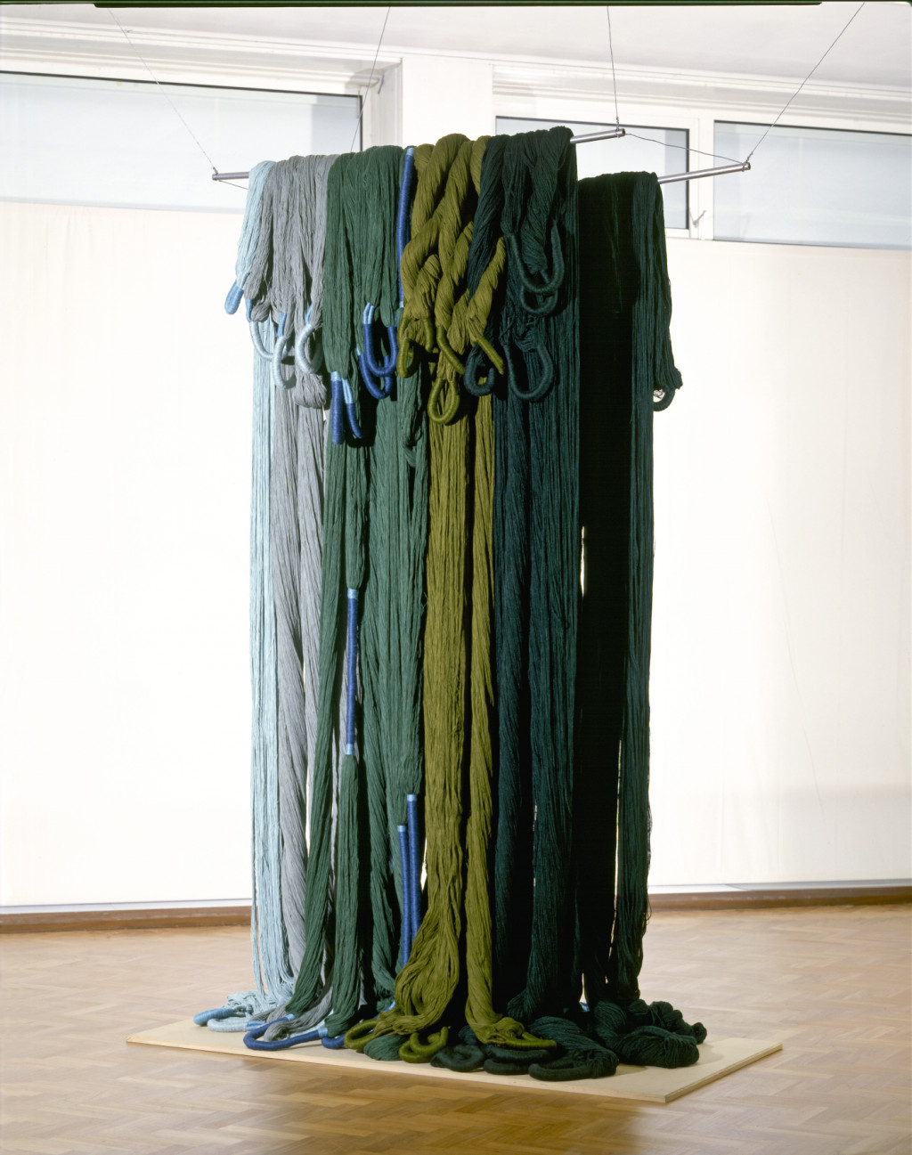 Sheila Hicks, Vague Verte, 1974. Collectie Stedelijk Museum Amsterdam.