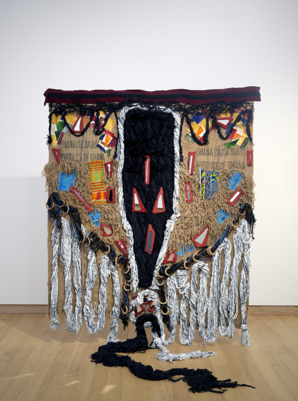 Dorothy Akpene Amenuke, How Far How Near, 2012. Collectie Stedelijk Museum Amsterdam.