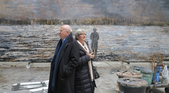 Martijn en Jeannette Sanders in het atelier van Anselm Kiefer, Croissy Beaubourg (F), november 2012. Foto: Waltraud Forelli