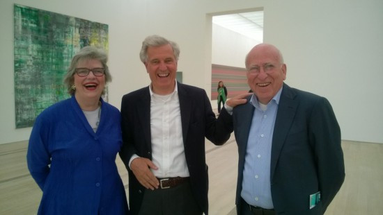 Jeannette en Martijn Sanders met collega-verzamelaar Joop van Caldenborgh tijdens de presentatie van het Stedelijk Museum Fonds in de Fondation Beyeler, Basel, juni 2014. Foto: Martijn van Nieuwenhuyzen