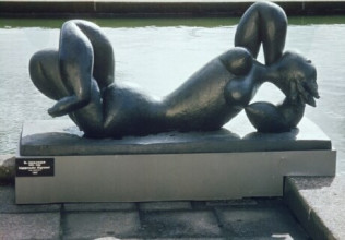 Henri Laurens, L’Automne / De herfst, 1948, brons, gepatineerd, 77 x 170,5 x 63 cm, Stedelijk Museum, Amsterdam
