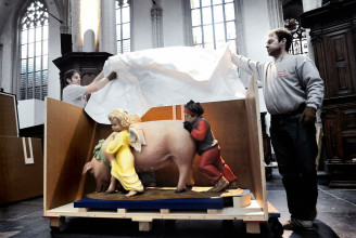 Unpacking Jeff Koons' Ushering in Banality for the exhibition 'Heilig vuur'.
