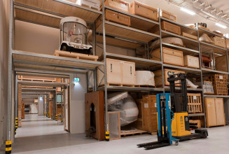 Storage area for large and crated 3D objects