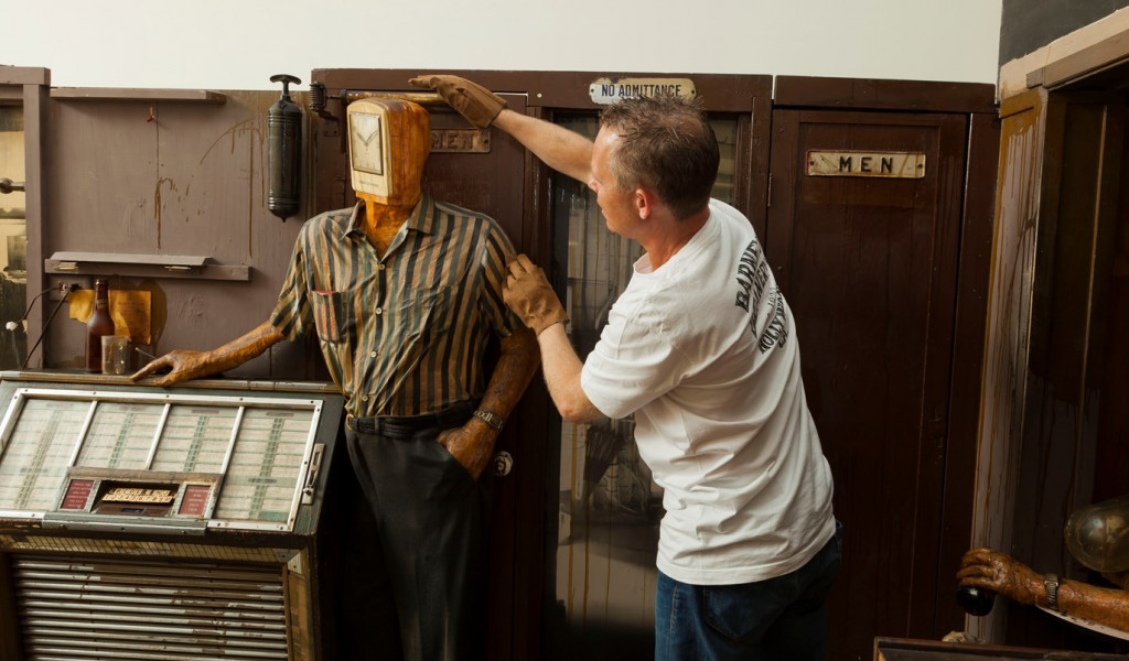 Installing Edward Kienholz's Beanery