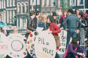 Pilactie door Dolle Mina. Amsterdam, 10 okt. 1970 © Jan Timmer. Collectie IAV - Atria, kennisinstituut voor emancipatie en vrouwengeschiedenis