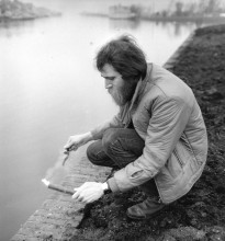 Lawrence Weiner, The residue of a flare ignited upon a boundary / op de stadsgrens van Amsterdam, 1969. Foto: Stedelijk Museum Amsterdam