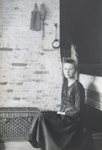Louwrien Wijers zittend, 1971. Collectie Louwrien Wijers