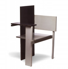 Fig. 6 Gerrit Rietveld, Berlijnse stoel / Berlin Chair (proto-type), 1923, painted beech wood, 105.5 x 75 x 59.5 cm, purchased from the designer in 1951 for the 'De Stijl' exhibition