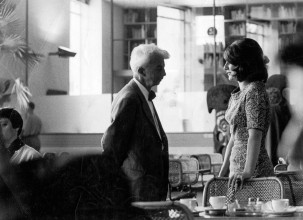 Willem Sandberg and Jacqueline de Jong in the restaurant of the Stedelijk Museum Amsterdam, 1958. Photo: Bob Alberts.