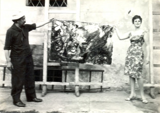 Giuseppe (Pinot) Gallizio and Jacqueline de Jong with an “Industrial Painting,” 1960. Archive Jacqueline de Jong.