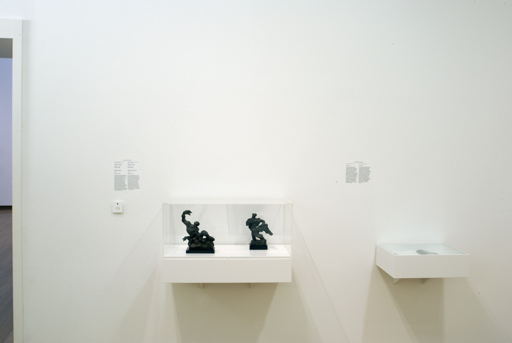 Right, Despiau, 1954, a nationalist publication by Waldemar George, promoter of the idea of a French tradition in art that would be threatened by the many foreigners and Jews in Paris. Left, works by Jacques Lipchitz. Photo: Peter Tijhuis.