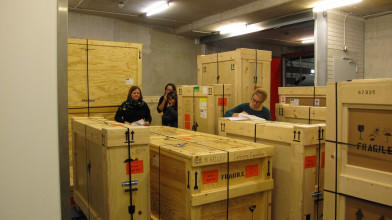 Receiving cases for an exhibition