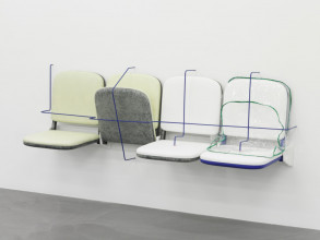 Magali Reus, Parking (Retainer), 2014. Collectie Stedelijk Museum Amsterdam. Verworven met steun van het Mondriaan Fonds, 2015. © Stefan Altenburger. Courtesy Magali Reus and The Approach, London.