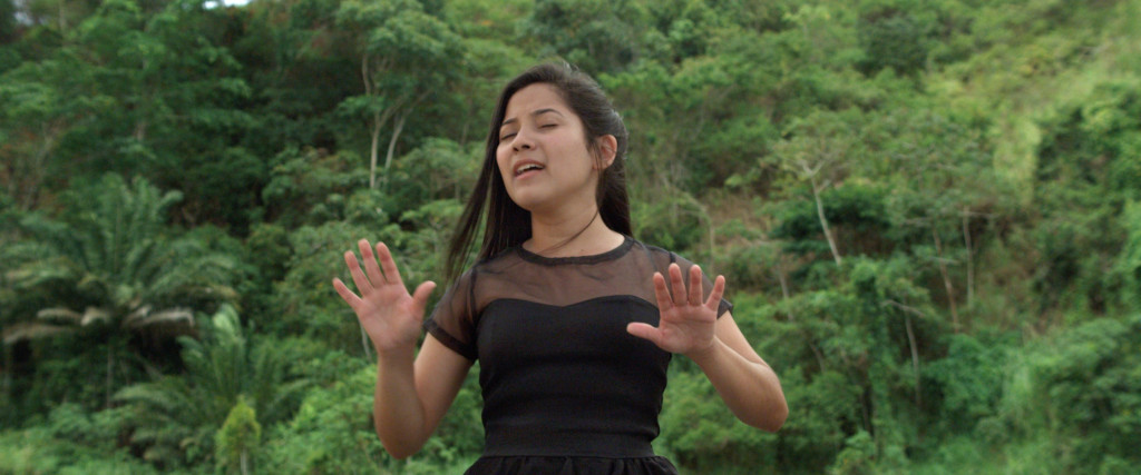 Bárbara Wagner & Benjamin de Burca, Terremoto Santo / Holy Tremor, 2017, videostill. Courtesy Fortes D’Aloia & Gabriel, São Paulo/Rio de Janeiro.