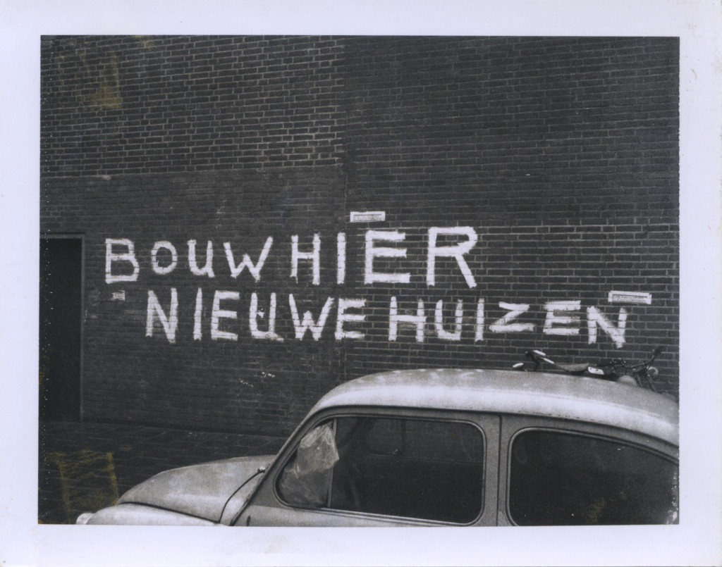 Amsterdam Graffiti, 1970-1973, Polaroid type 107, 8,5 x 10,8 cm. Met dank aan ULAY Foundation