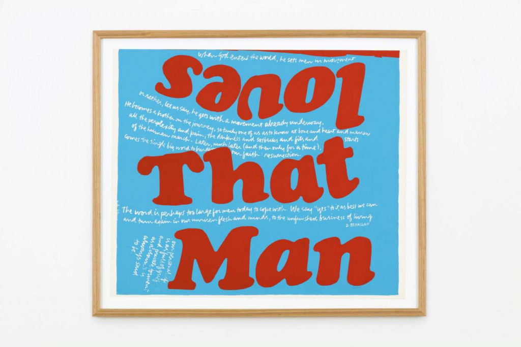 Corita Kent, that man loves, 1967, zeefdruk, verworven in 2021, collectie Stedelijk Museum Amsterdam