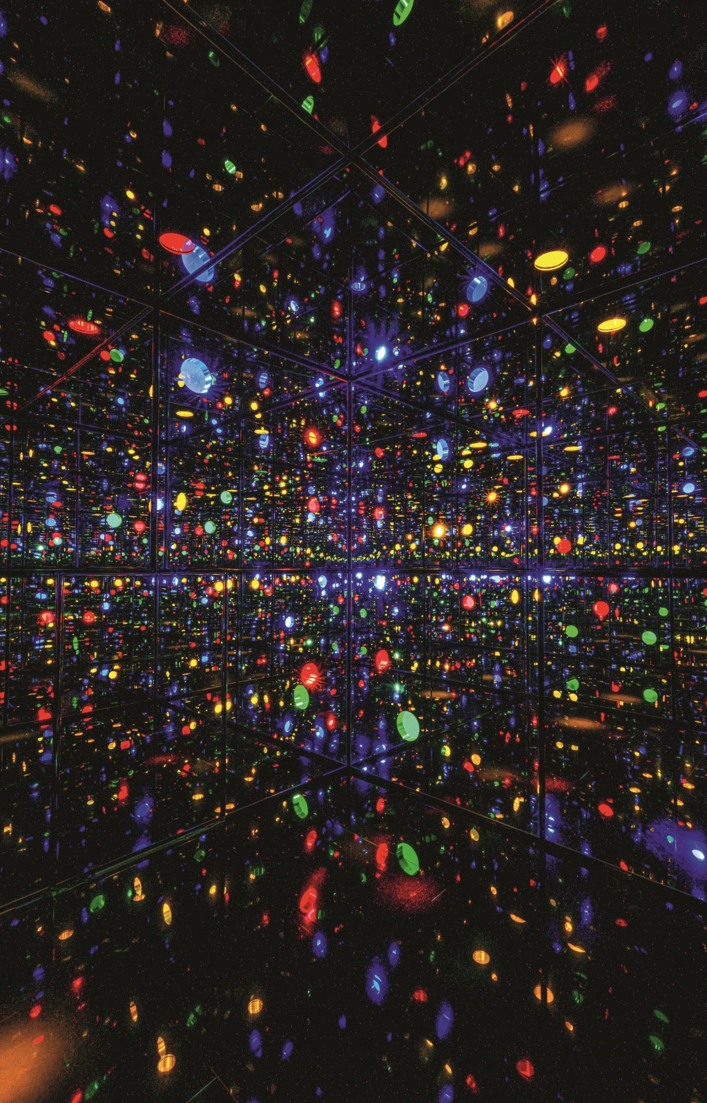 photo of one of Yayoi Kusama's infinity rooms, dark space with mirrors