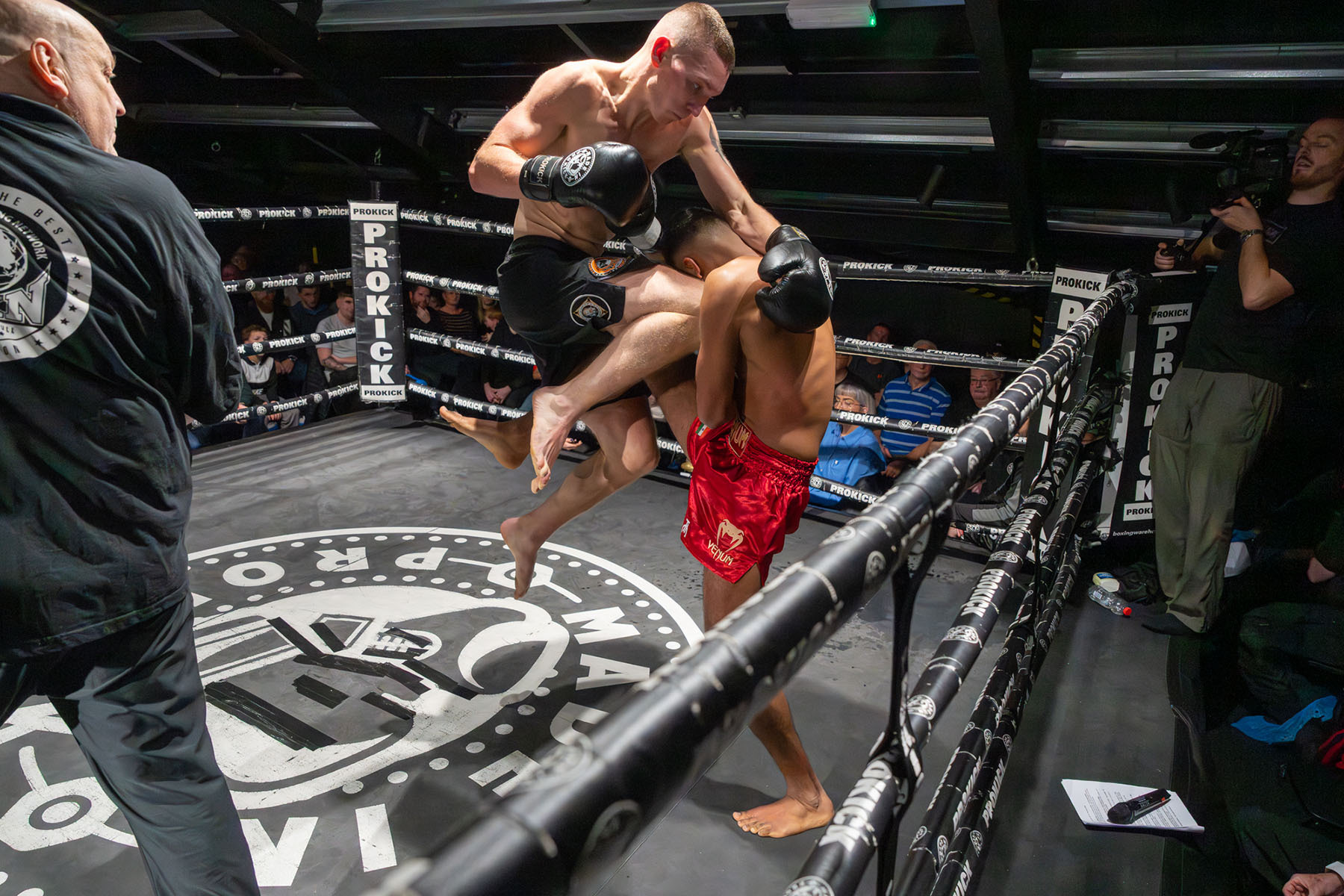 Dan Braniff Jumping Knee