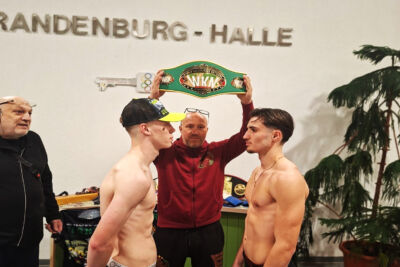 Upon arrival in Berlin, Max went straight to the official weigh-in to face his opponent, Stefan Cvetkoski of Kickboxtempel Vohburg.
