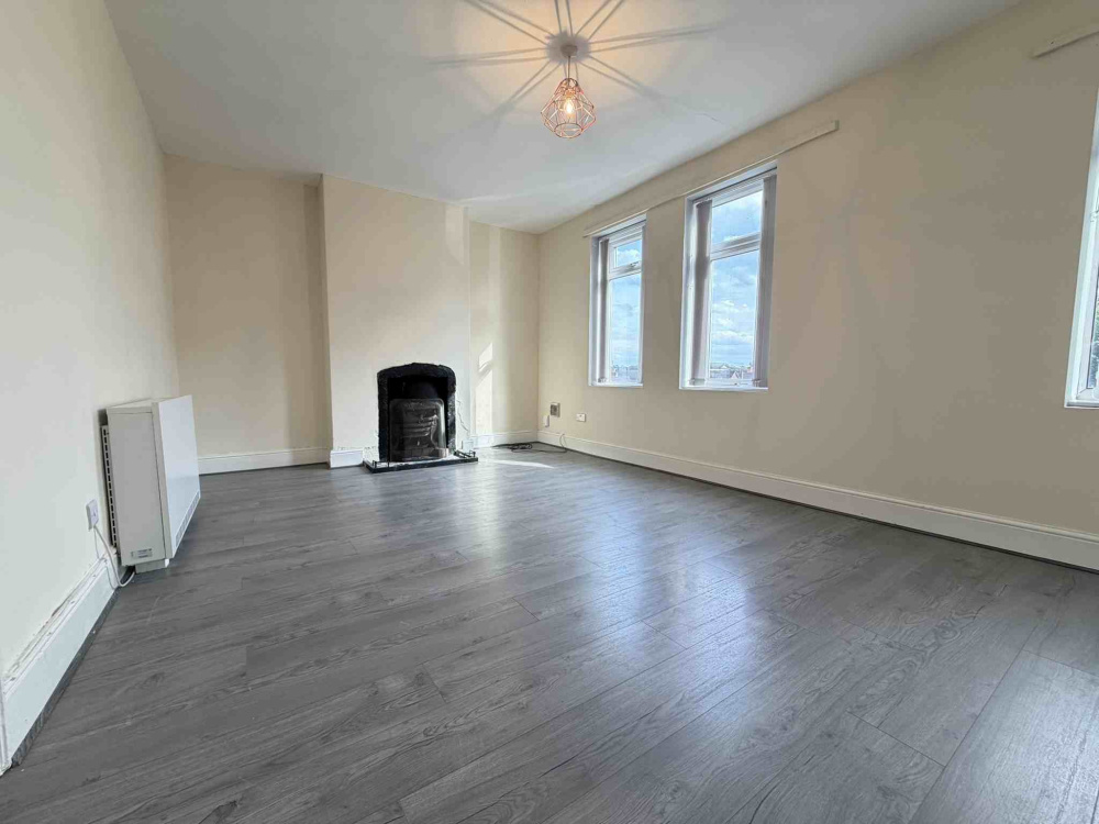 b, West Hill Drive, NG18 1PJ