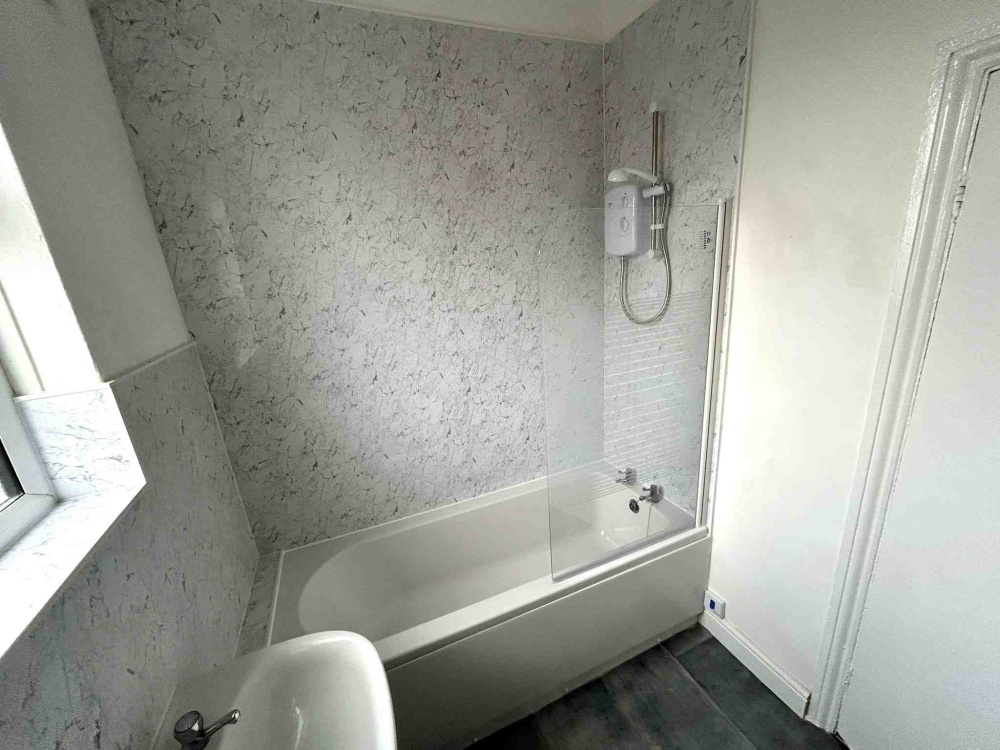 b, West Hill Drive, NG18 1PJ