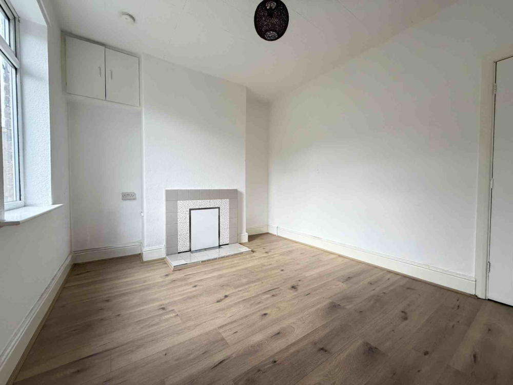 Field Drive, NG20 8BS
