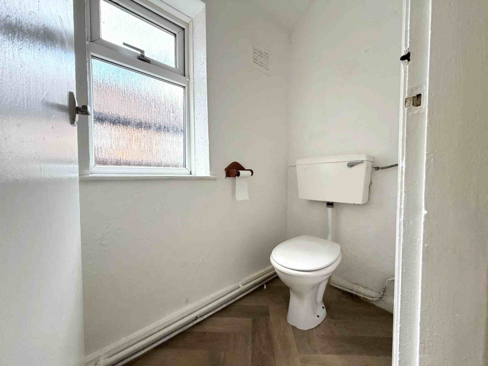 Field Drive, NG20 8BS