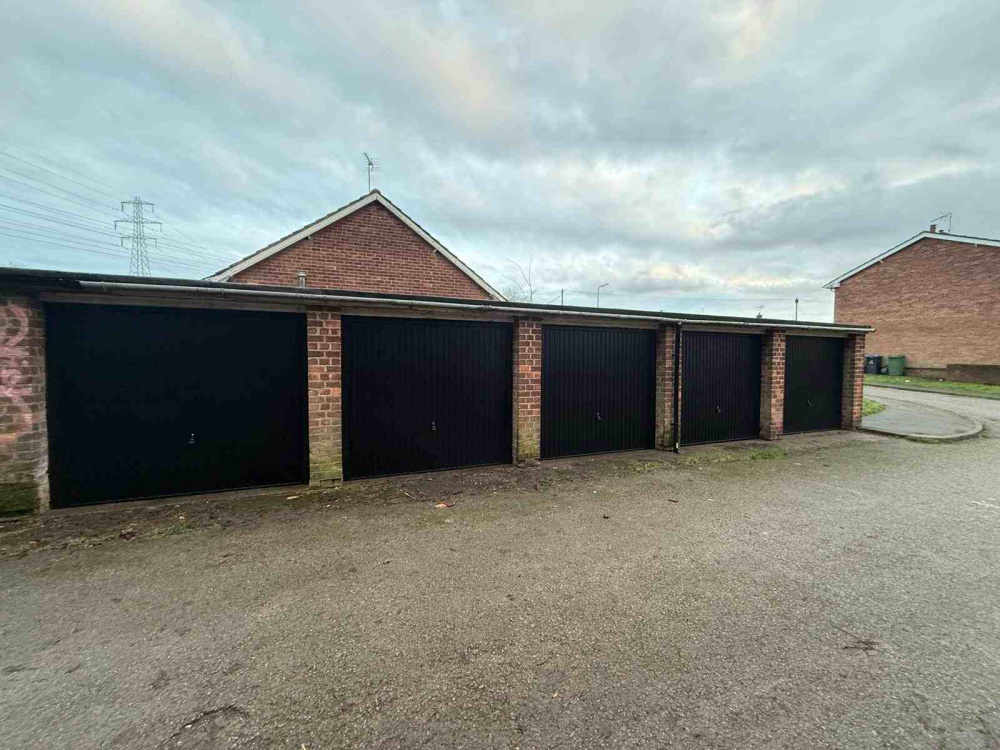 Garage, Burlington Drive, NG19 7HT