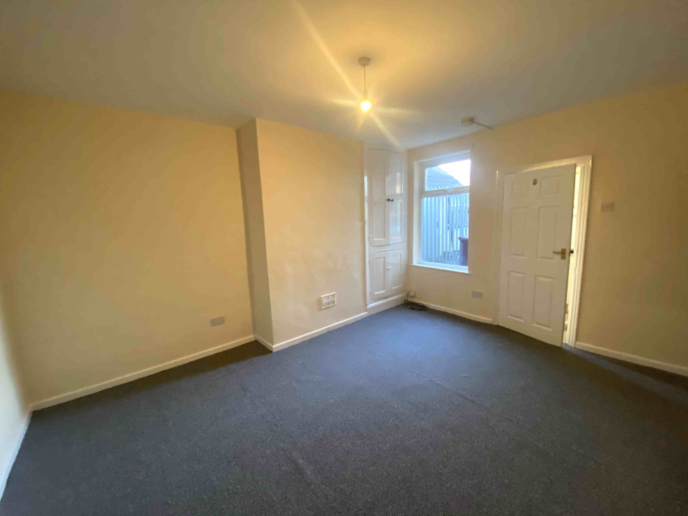b, Station Road, NG20 8AF