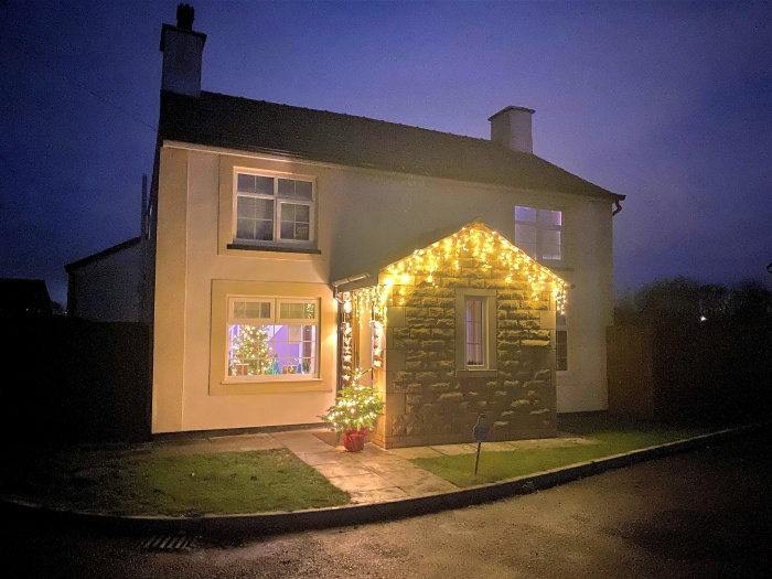 Castle Cottage Jones Cameron