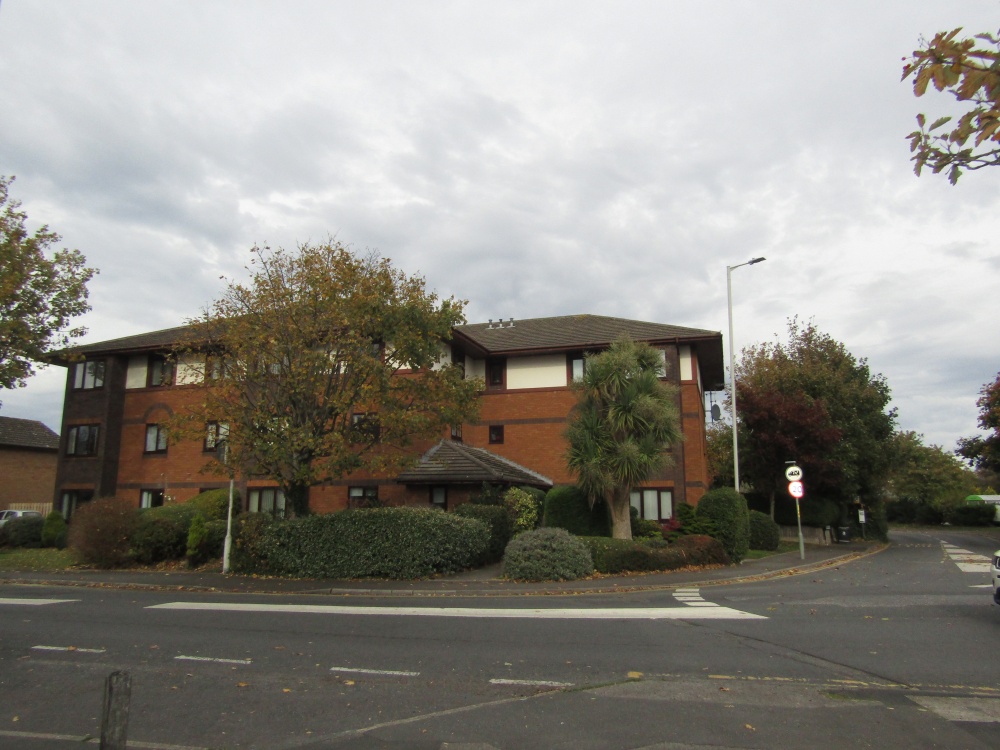 Lawswood, Victoria Road East
