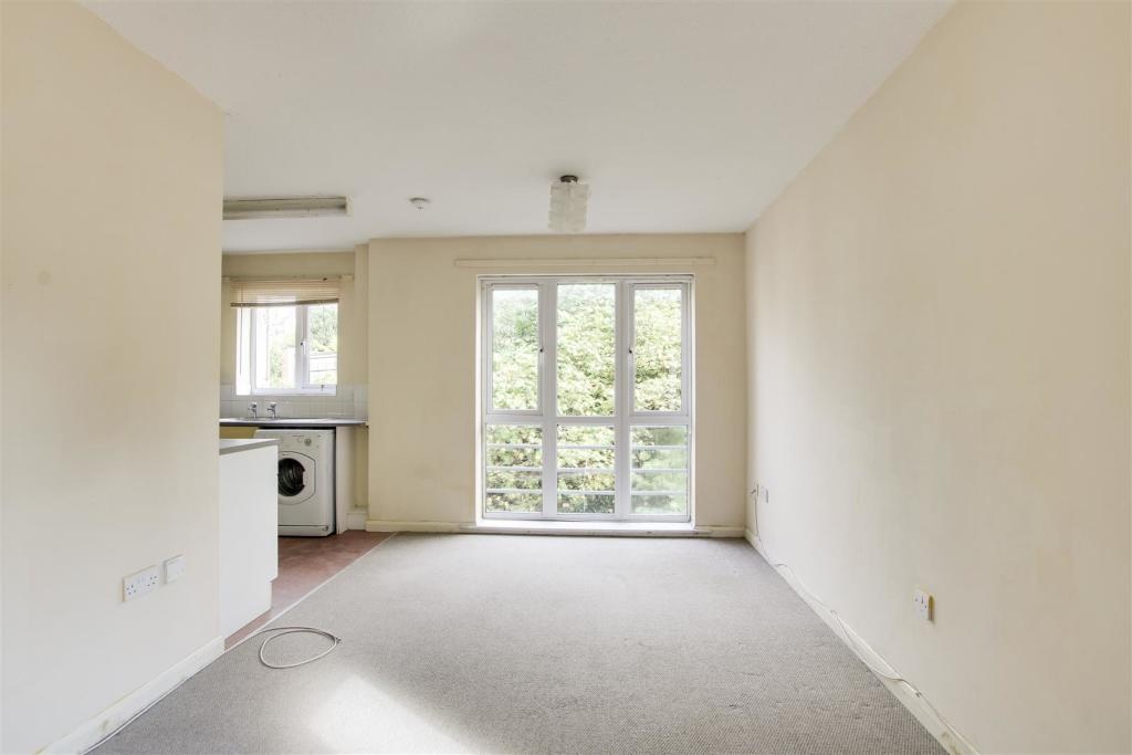 10, Parry Court, Thorneywood, Nottingham