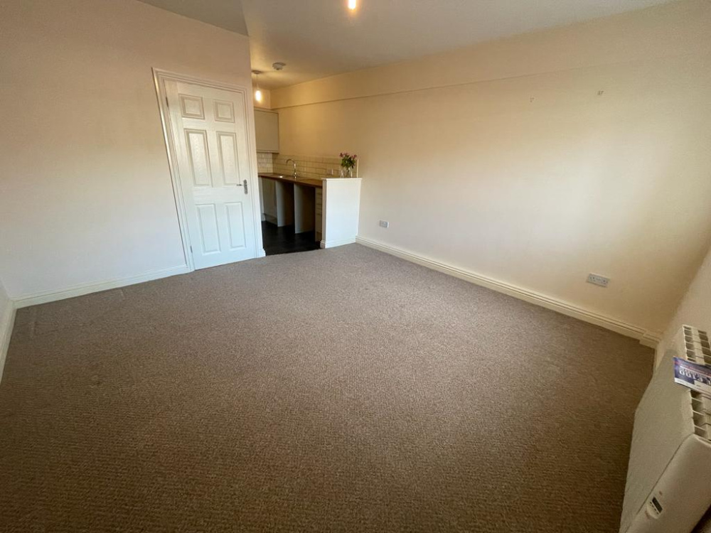 Flat  – High Street Droitwich Worcs