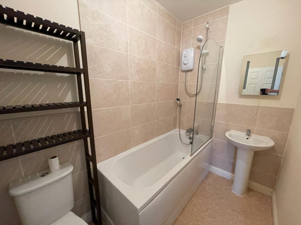 Flat  – High Street Droitwich Worcs