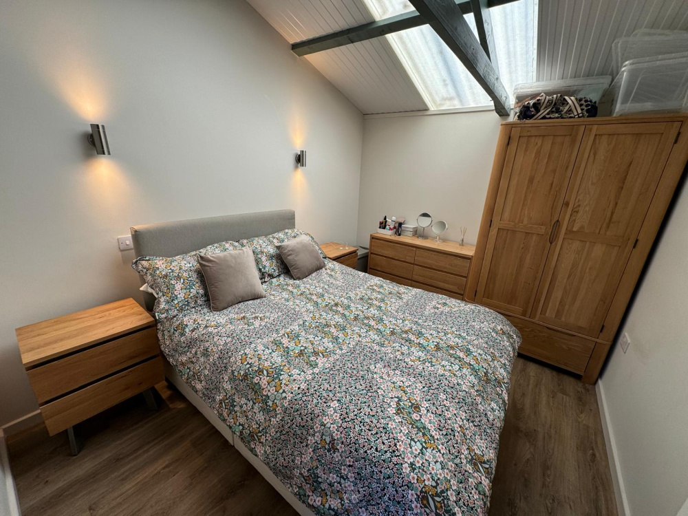 TF943