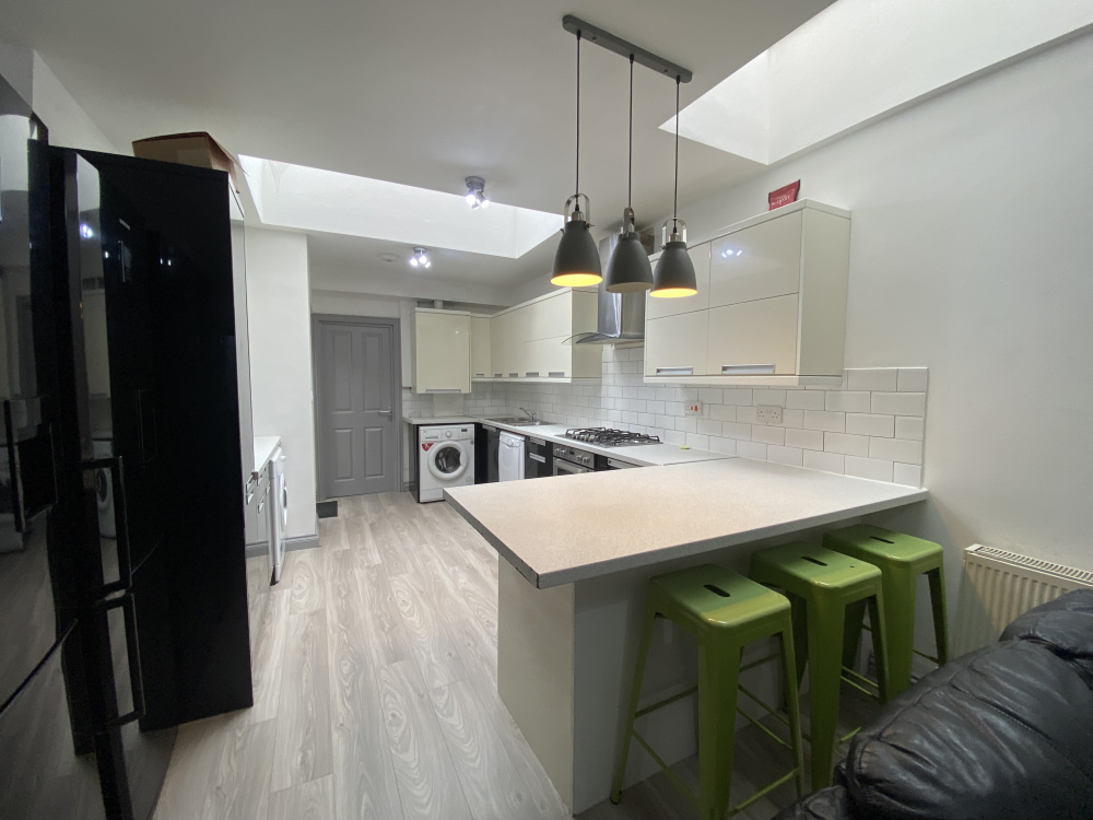 Heeley Road, Birmingham, Selly Oak, B29 6EL