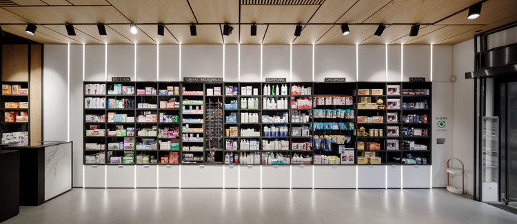 Polo Estudio. Farmacia Iturregui