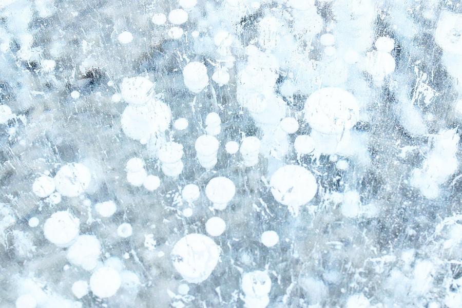 Explore Alberta: Visiting the Bubble Lake (Abraham Lake) - LINDA...