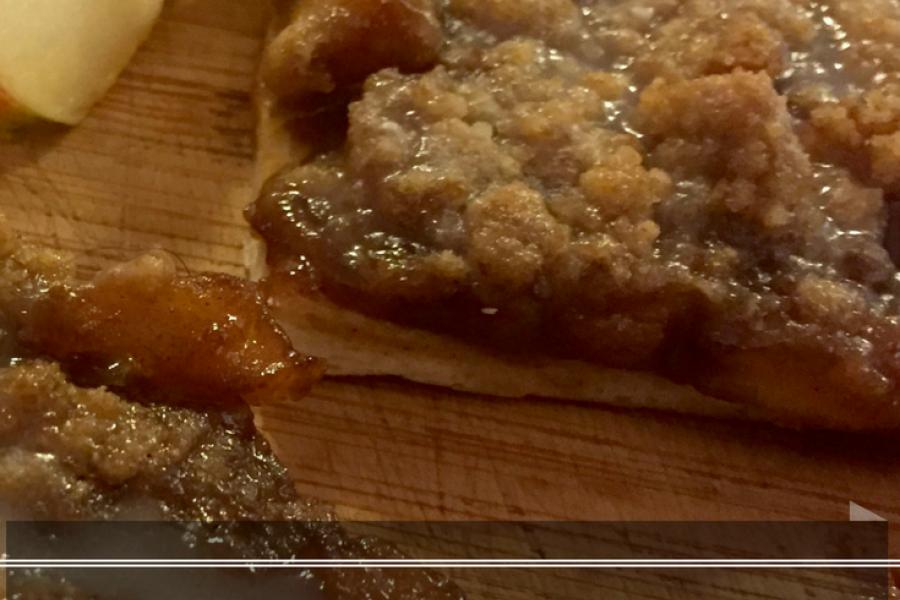 Make this easy Apple Pie Pizza for your next dessert