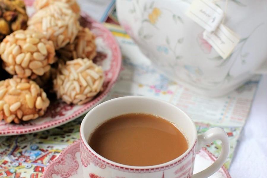Sicilian Almond Cookies and People-Watching in Italy -